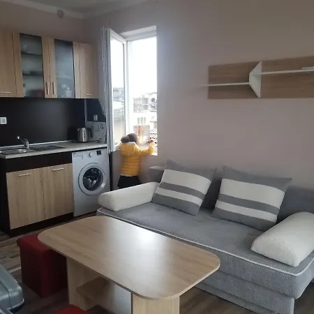 е-house 7 Primorsko